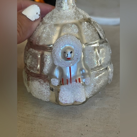 Blown glass Christmas ornament Igloo and Eskimo - Picture 2 of 8